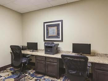 Hotel La Quinta By Wyndham Energy Corridor 3*